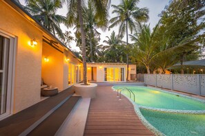 Outdoor pool - Farmstead-Ayu Haven by Divit (Gauribidanur)