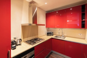 Apartment, 2 Bedrooms | Private kitchen | Fridge, microwave, oven, stovetop - Residenza Rubiani con Vista Arena (Verona)