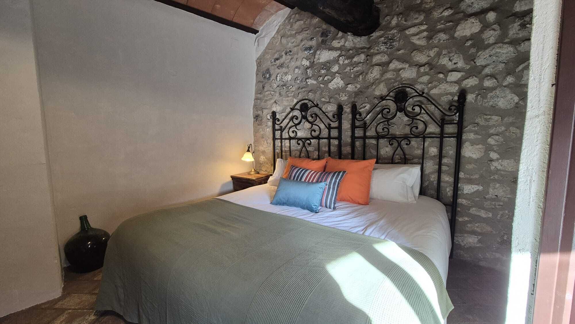 Standard Double Room, Pets Allowed, Mountain View | Premium bedding, down comforters, free WiFi, bed sheets