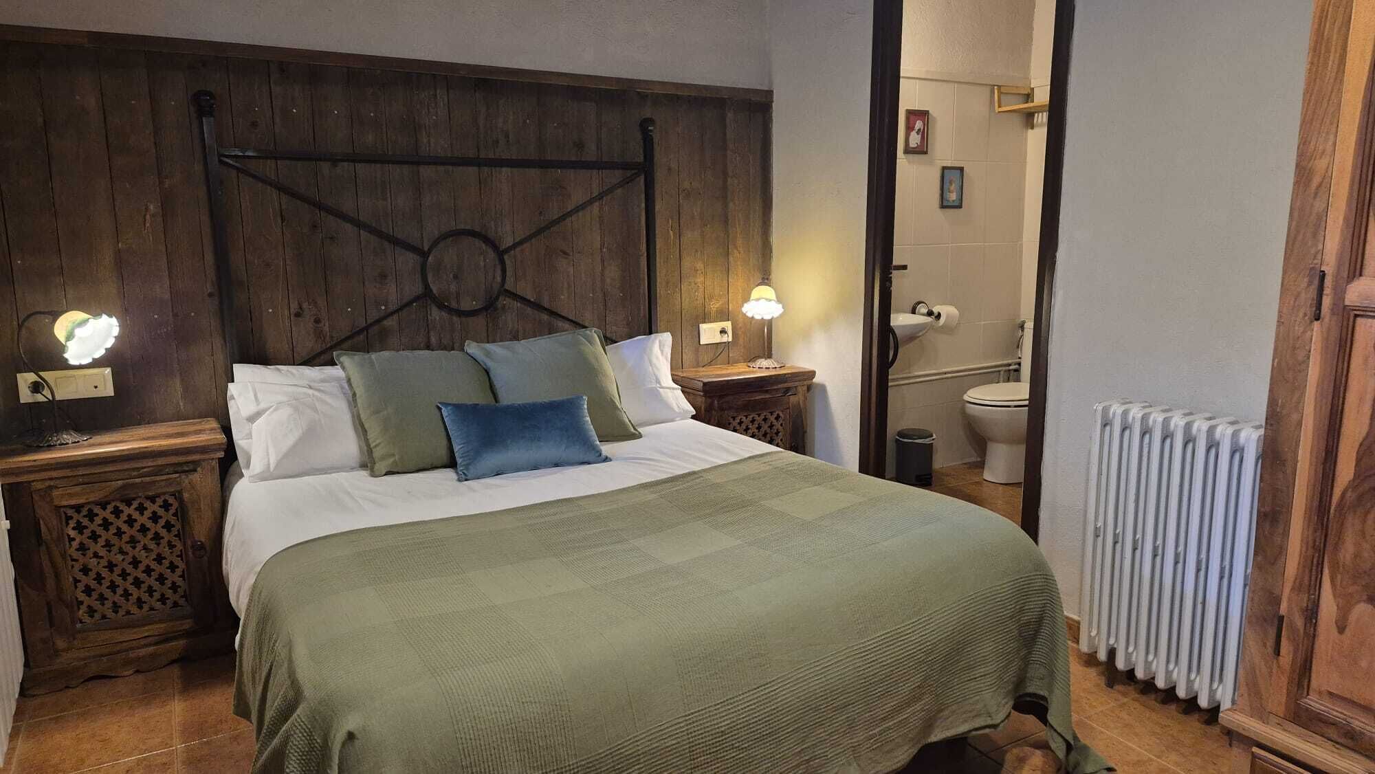 Standaard tweepersoonskamer, huisdieren toegestaan, uitzicht op zwembad