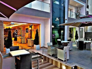 Tempat makan outdoor