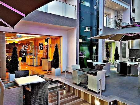 Restaurante al aire libre. Sofie Appart Hôtel