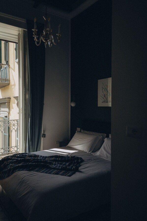 In-room safe, desk, blackout drapes, iron/ironing board - CASA FANZAGO (Napoli)