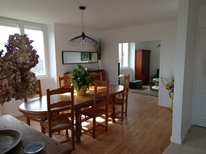 Dining - Fully Renovated Cottage in Basse Corrèze, Sleeps 8, Quiet and Scenic (Beynat)