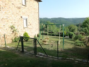 Children's area - Fully Renovated Cottage in Basse Corrèze, Sleeps 8, Quiet and Scenic (Beynat)