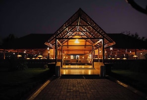 Ảnh chưa phân loại, 2 trong số 28 ảnh, nút