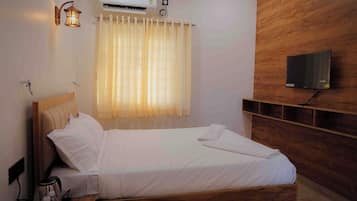 Desk, laptop workspace, soundproofing, free WiFi