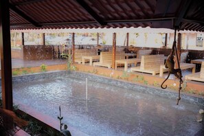 Ảnh chưa phân loại, 3 trong số 28 ảnh, nút