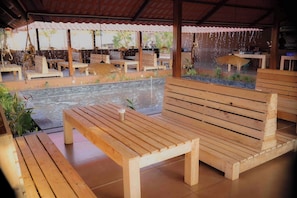 Ảnh chưa phân loại, 3 trong số 28 ảnh, nút