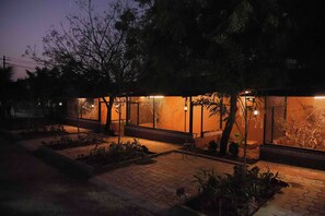 Ảnh chưa phân loại, 4 trong số 28 ảnh, nút