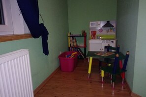 Children’s area - "Bodeblick" apartment - family happiness with a view & farmhouse charm (Thale)