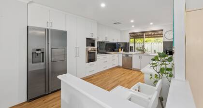 Prime Location Crown, Train&City