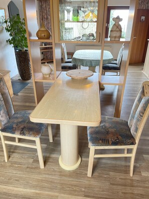 Unclassified image, 4 of 32, button - Apartment 'Dein Wald Und Wein Hideaway' with Private Terrace, Shared Garden and Wi-Fi (Kommen)