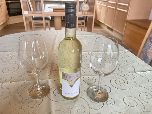 Unclassified image, 1 of 32, button - Apartment 'Dein Wald Und Wein Hideaway' with Private Terrace, Shared Garden and Wi-Fi (Kommen)