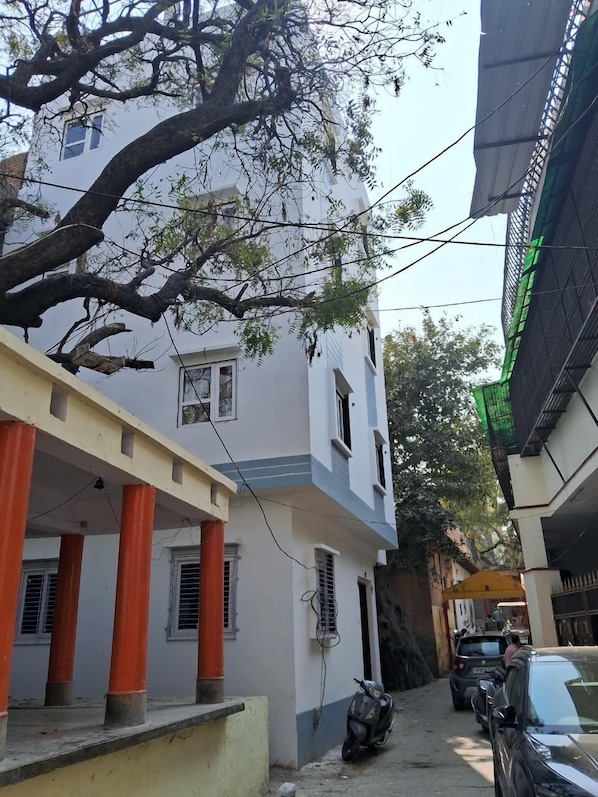 Front of property - Shiv Dham Hotel & Banquet Varanasi managed by MHG (Varanasi)