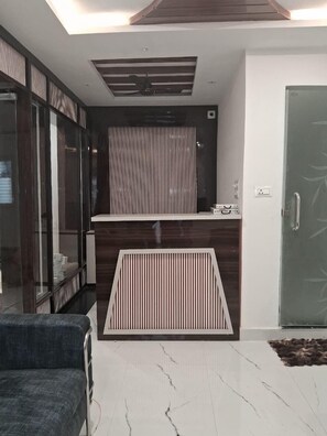 Reception - Shiv Dham Hotel & Banquet Varanasi managed by MHG (Varanasi)