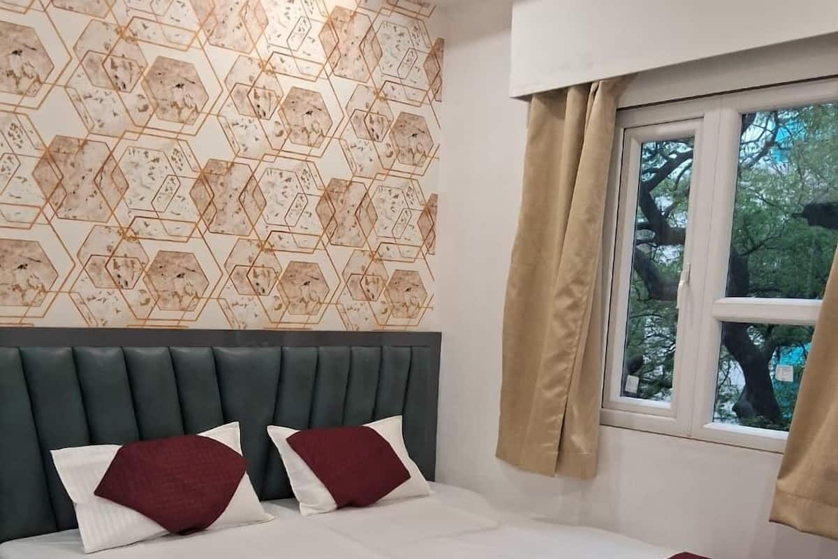 In-room safe, laptop workspace, soundproofing, free WiFi