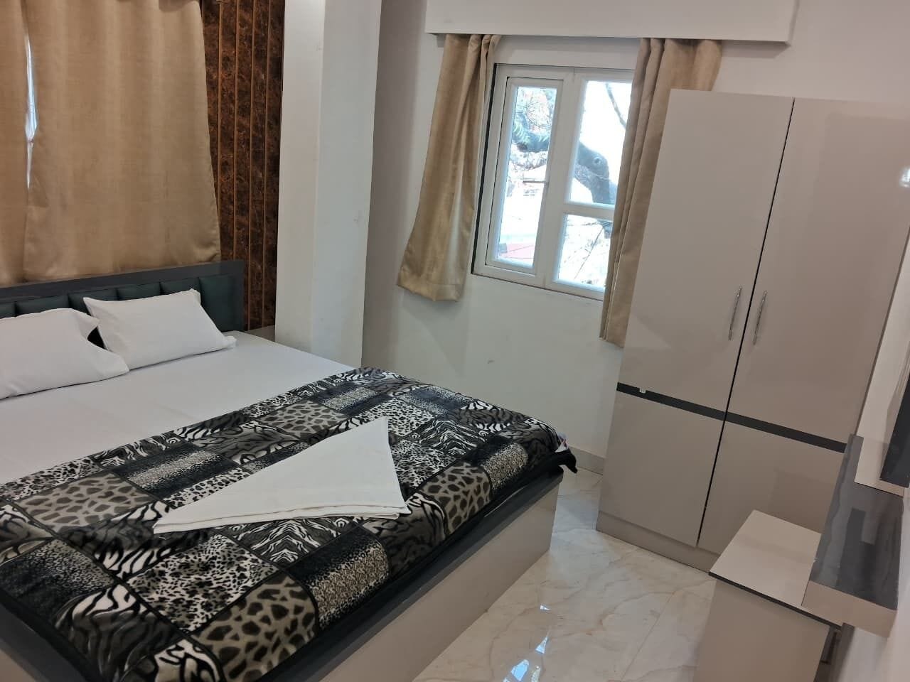 In-room safe, laptop workspace, soundproofing, free WiFi