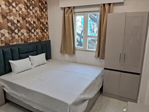 Unclassified image, 4 of 10, button - Shiv Dham Hotel & Banquet  (Varanasi)