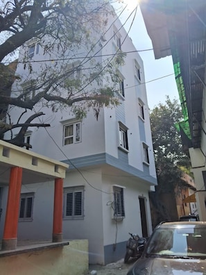 Front of property - Shiv Dham Hotel & Banquet Varanasi managed by MHG (Varanasi)