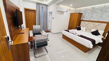 Deluxe Double Room, Balcony, City View