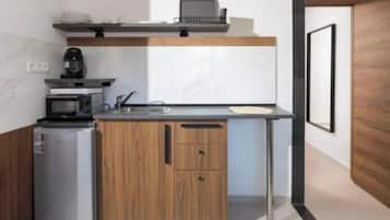 Geladeira, fogão, cooktop, cafeteira/chaleira