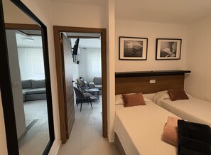 1 slaapkamer, een kluis op de kamer, een strijkplank/strijkijzer