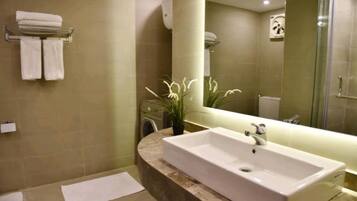 Superior Studio | Bathroom | Bathtub, hair dryer, towels, soap