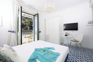 6 bedrooms, iron/ironing board, WiFi, bed sheets - Villa Costa Incantata with Jacuzzi and Stunning Amalfi Sea Views (Amalfi)