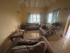 Casa, 4 habitaciones, balcón | Sala de estar