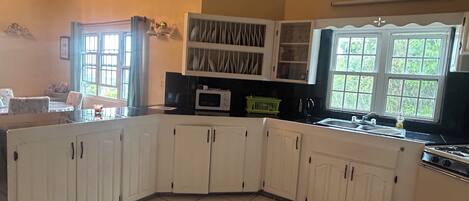 House, 4 Bedrooms, Balcony | Interior