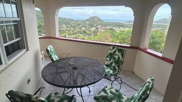 House, 4 Bedrooms, Balcony | Balcony