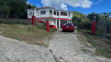 House, 4 Bedrooms, Balcony | Exterior