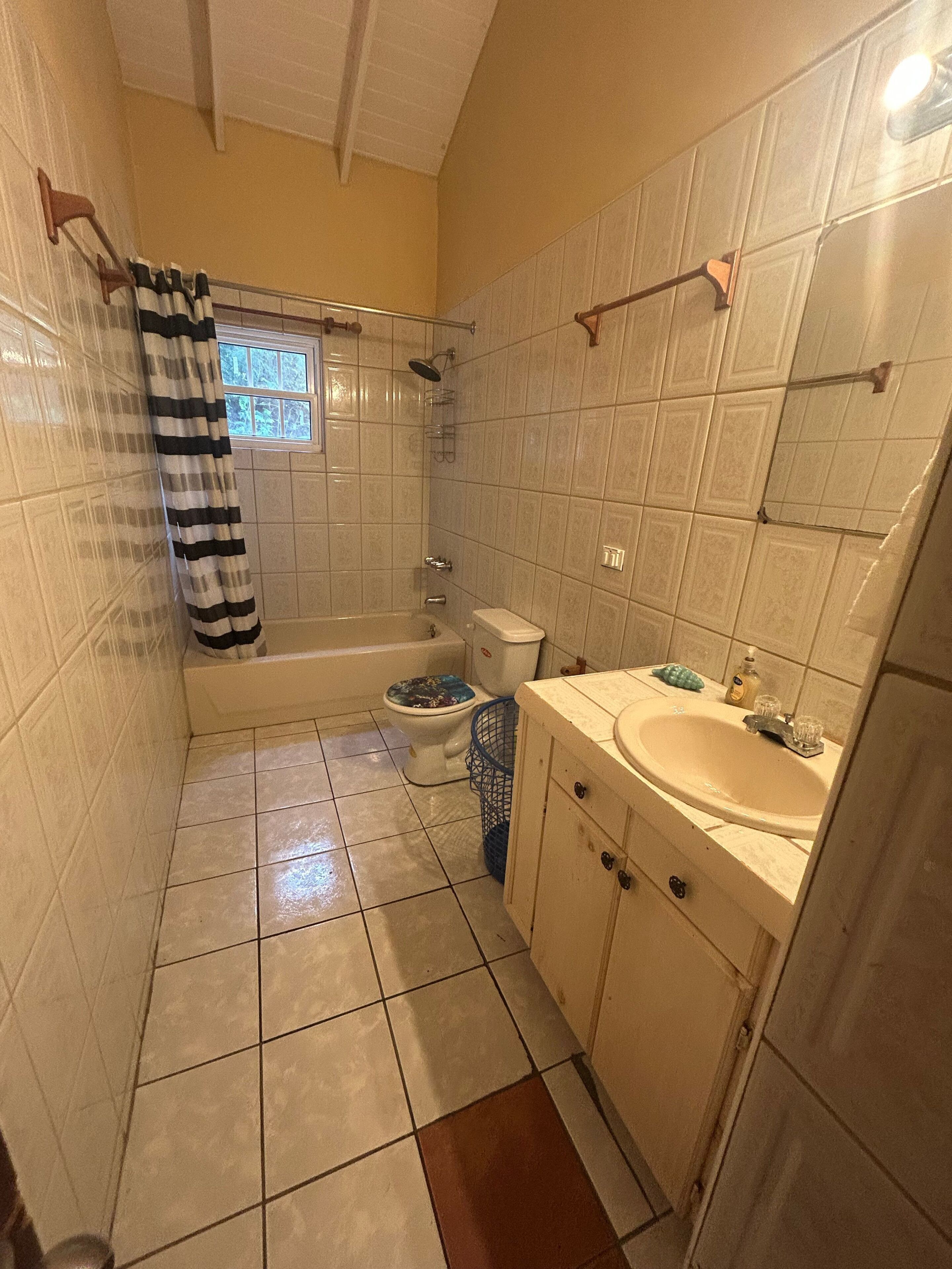 House, 4 Bedrooms, Balcony | Bathroom