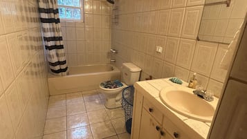 House, 4 Bedrooms, Balcony | Bathroom
