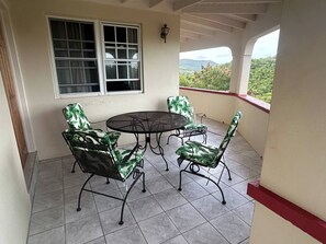 Rumah, 4 kamar tidur, balkon | Tempat makan outdoor