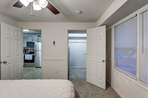 1 室のベッドルーム、WiFi、ベッドシーツ、車椅子でアクセスできる設備