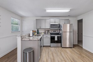 Private kitchen - 10 minutes to downtown Johnson City (Johnson City)