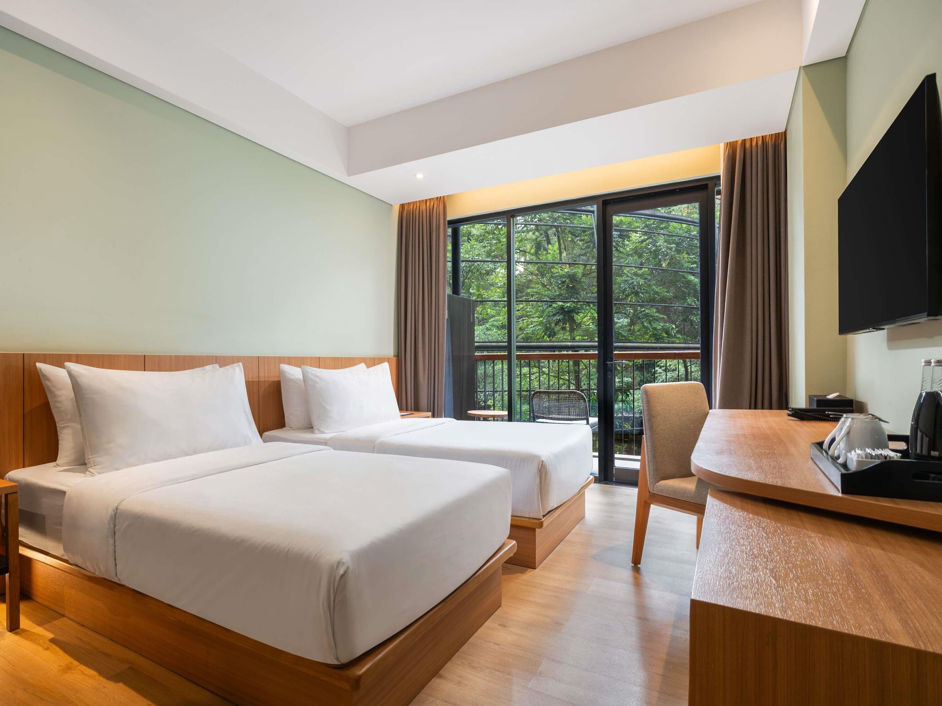 Classic Room, 2 Single Beds, Balcony (Aviary View)