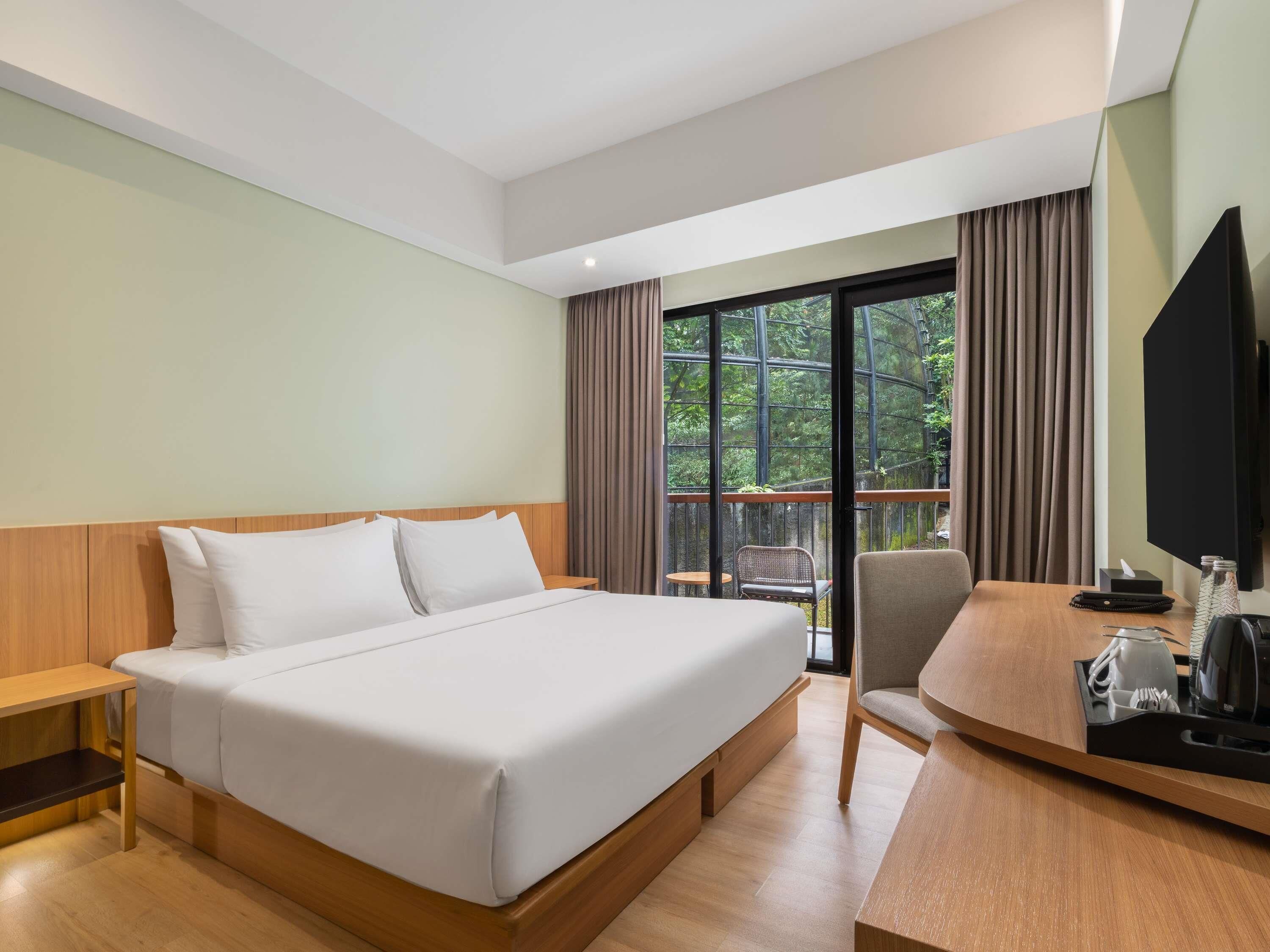 Classic Room, 1 Double Bed, Balcony (Aviary View)