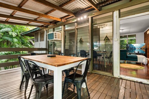 Zen in the Tropics Fenced Yard - Balcony - Desk