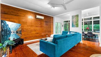 House, Smoking | 3 bilik tidur