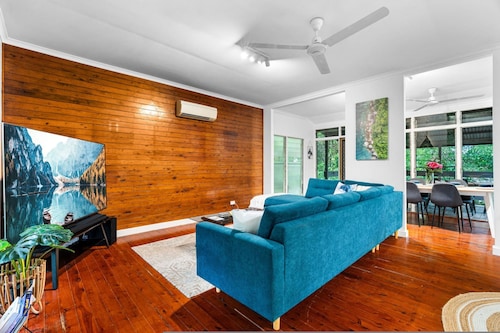 Zen in the Tropics Fenced Yard - Balcony - Desk