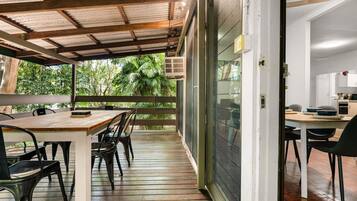 House, Smoking | 3 bilik tidur