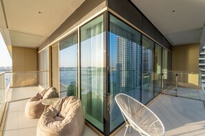 Terrace/patio - Elite 1BR Emaar Beachfront | Near Marina & JBR (Dubai)