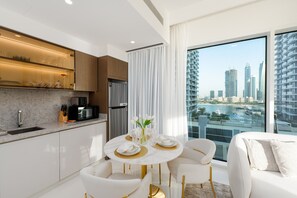 Fridge, microwave, oven, dishwasher - Elite 1BR Emaar Beachfront | Near Marina & JBR (Dubai)