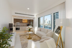 TV - Elite 1BR Emaar Beachfront | Near Marina & JBR (Dubai)
