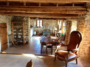 Interior - Old-world charm with modern comforts in the midst of nature (Champétières)