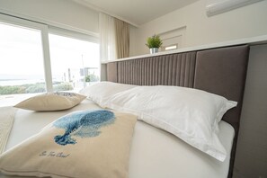 واي فاي مجانًا وملاءات أسرّة