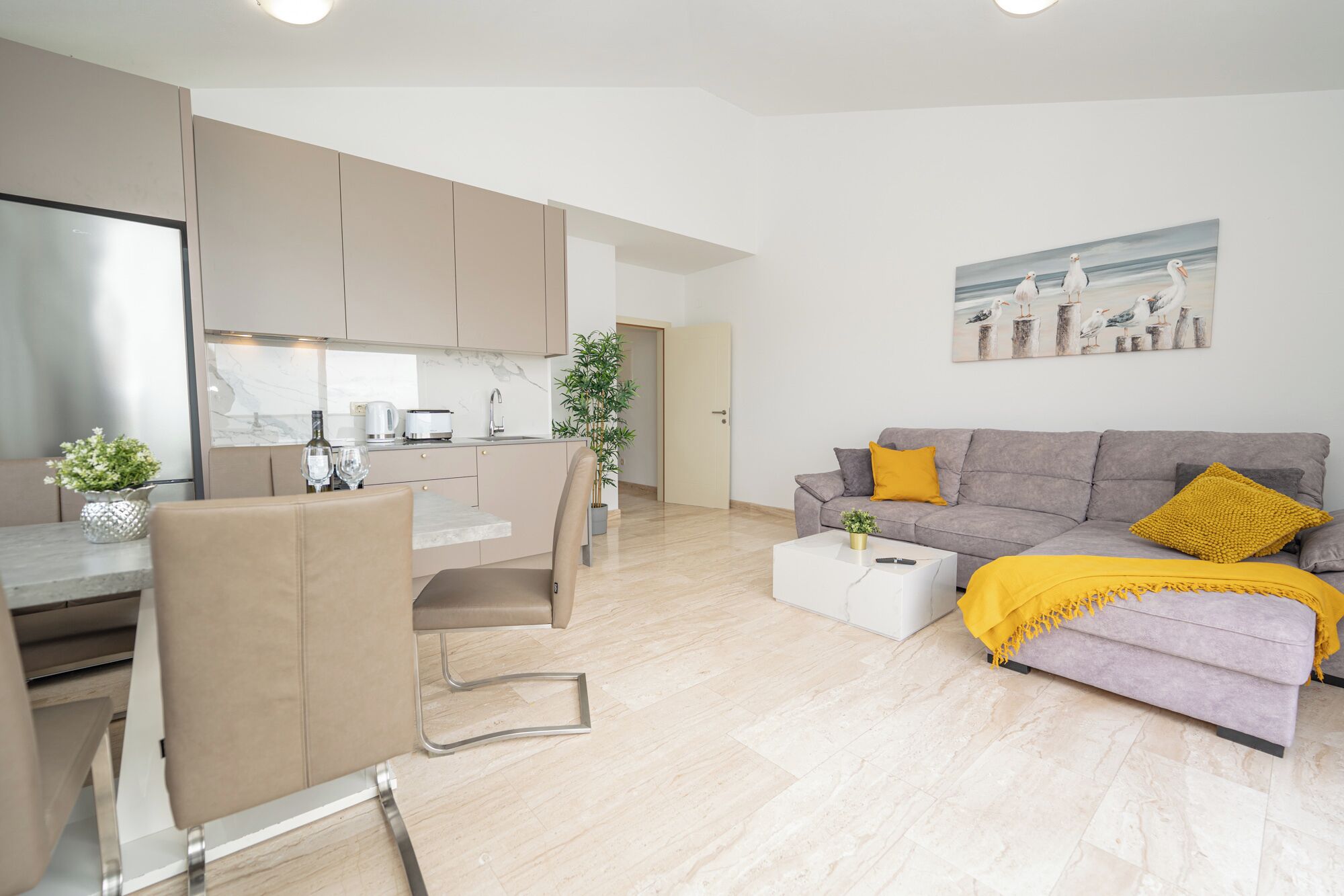 ทีวีจอแบน 45 นิ้ว พร้อมช่องเคเบิล